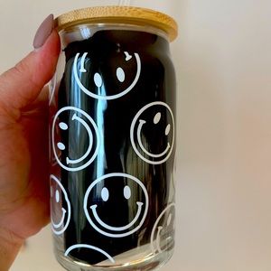 White beet glass with lid and straw